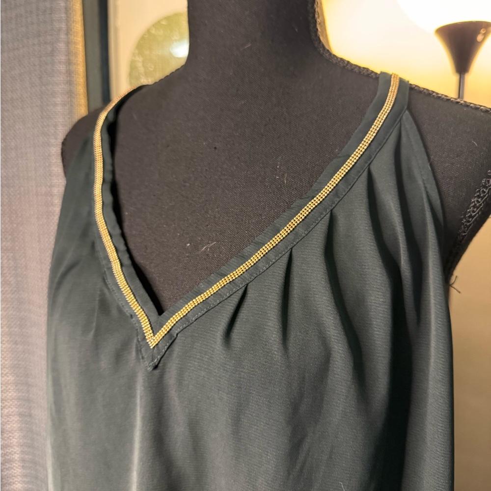 Chic Women's Green Tank Top with Gold Accent - Picture 2 of 4